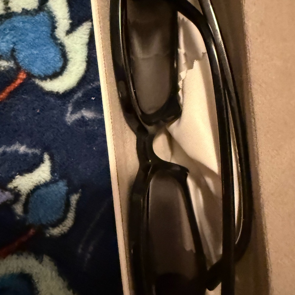Michael Kors Sun Glasses with case. - Picture 4 of 6